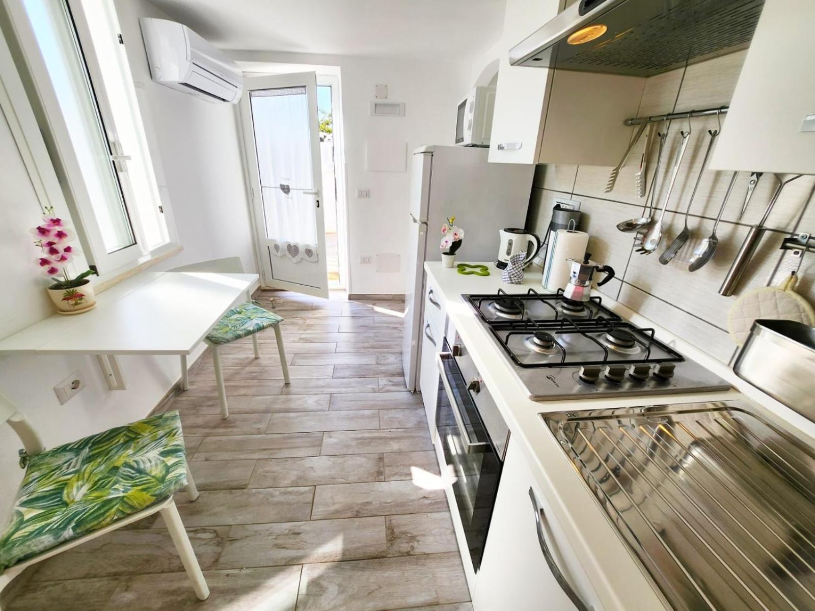 Casa Al Mare Orchidea - Motoparking - Wifi Free - Ac Cala Gonone Exterior photo